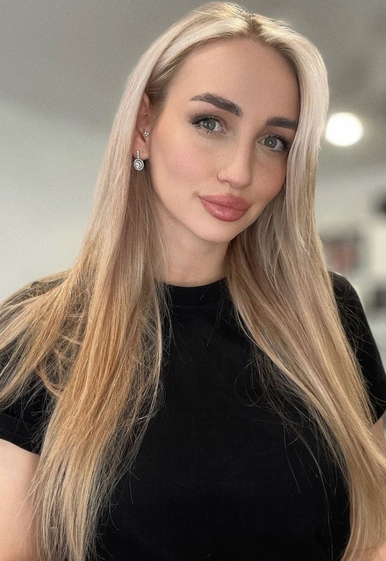 Elena • 38 • Ukraine