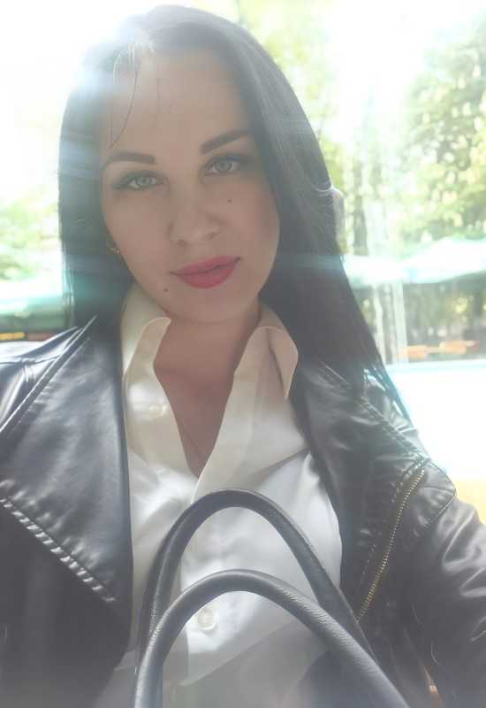 Yana • 39 • Ukraine 🇺🇦