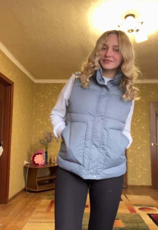 Elena • 34 • Ukraine