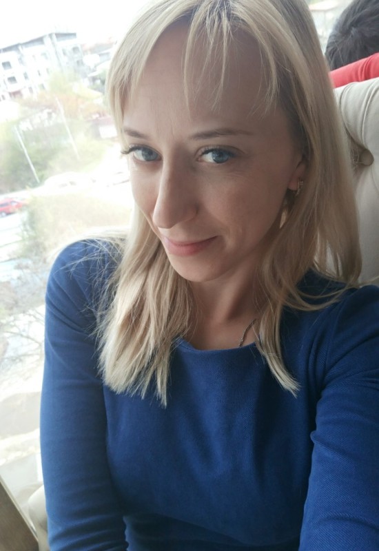 Elena • 40 • Ukraine 🇺🇦