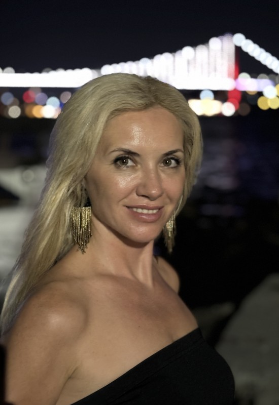 Anna • 44 • Russia
