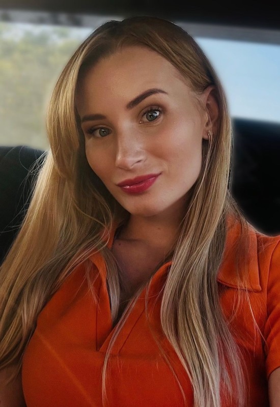 Iryna • 37 • Ukraine