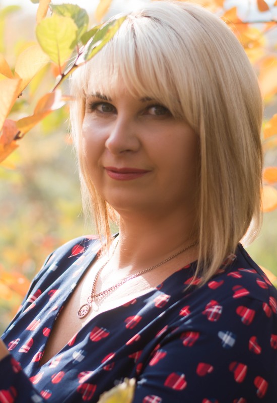 Elena • 50 • Ukraine