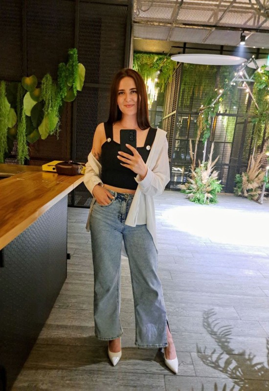 Victoria • 27 • Russia