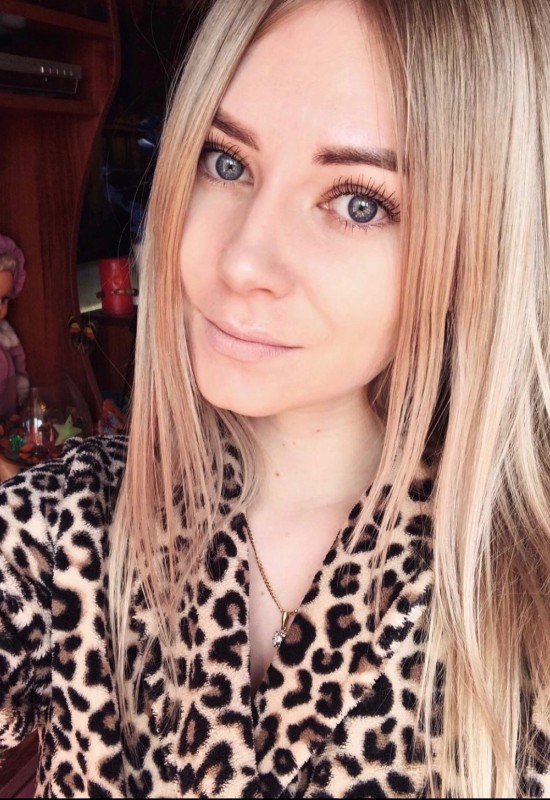 Snezhanna • 31 • Suède