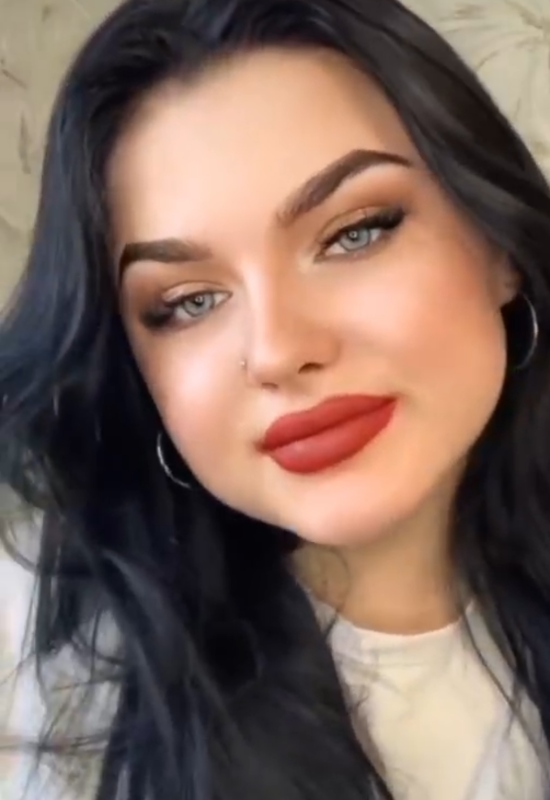 Diana • 20 • Ukraine 🇺🇦