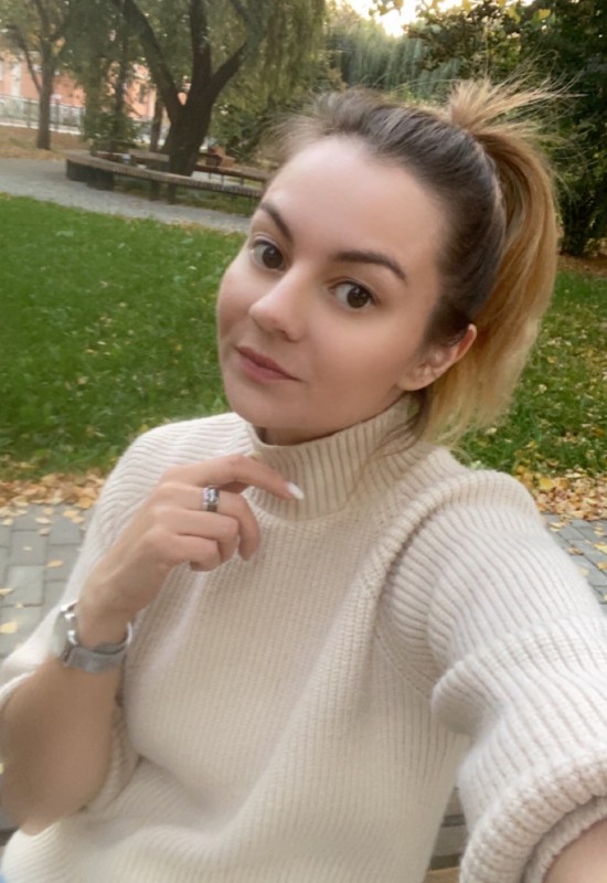 Anna • 34 • Russia