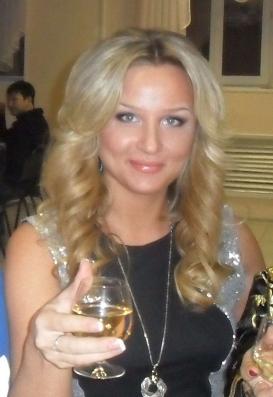 Elena • 37 • Украина