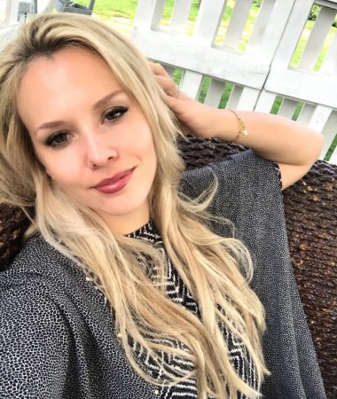 Valeria, 39