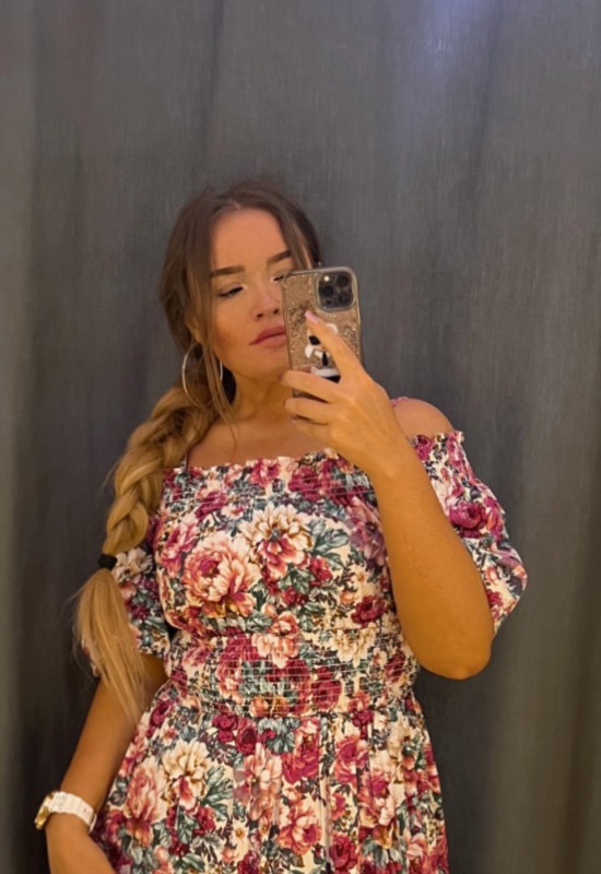 Anna • 35 • Russia