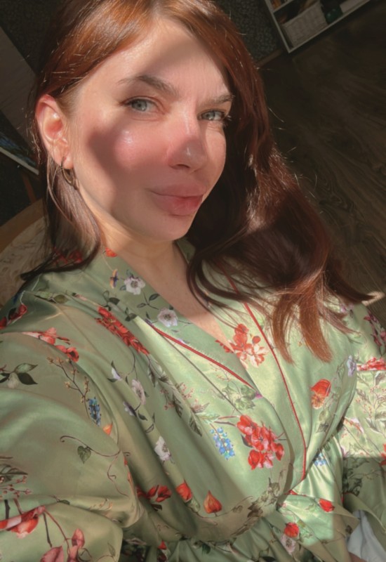 Diana • 37 • Ukraine