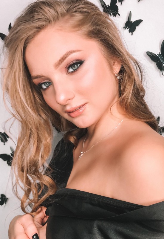 Kateryna • 35 • Ukraine 🇺🇦