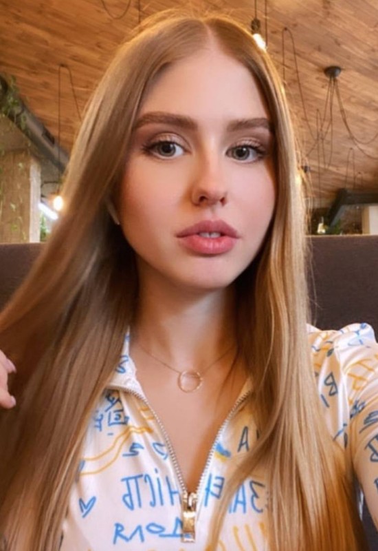 Olha • 25 • Україна