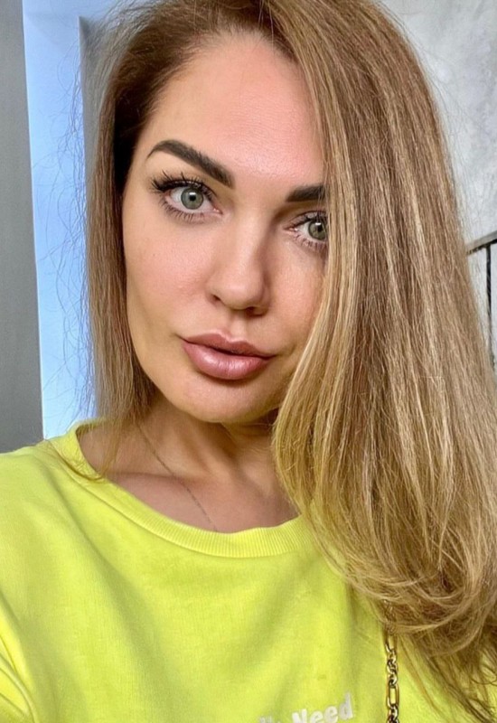 Ilona • 33 • Ukraine