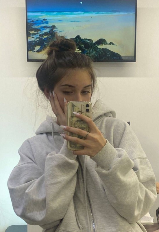 Milana • 26 • Russie