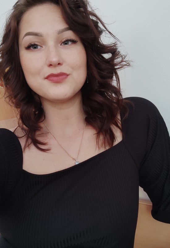 Alissa • 27 • Russia