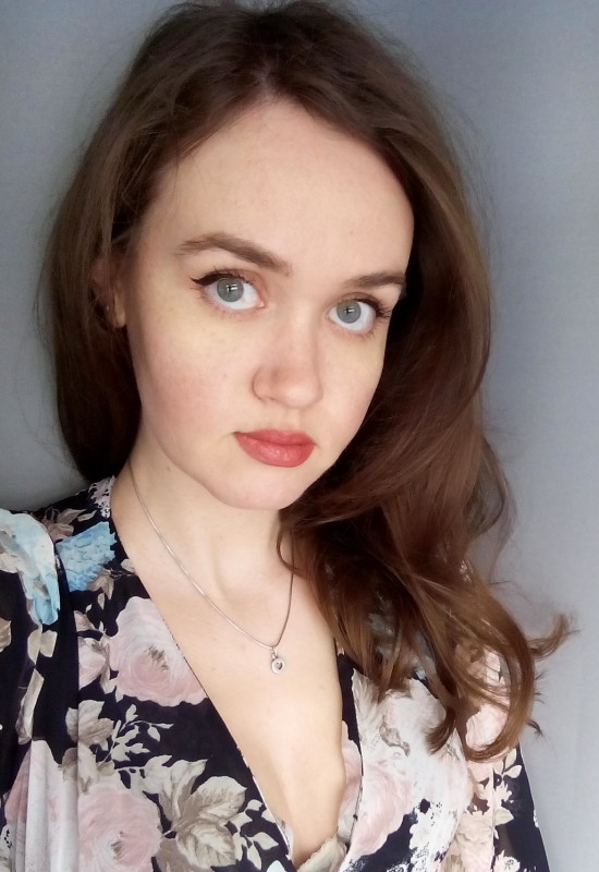 Karina • 35 • Россия