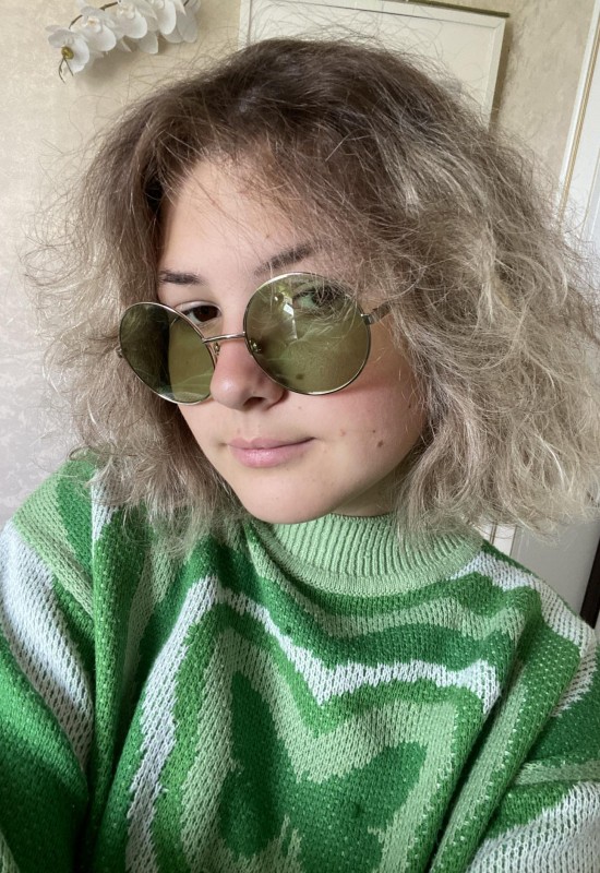 Ulyana • 19 • Russia