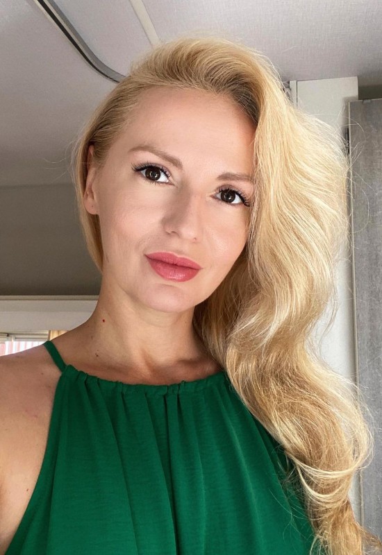 Elizaveta • 51 • Україна