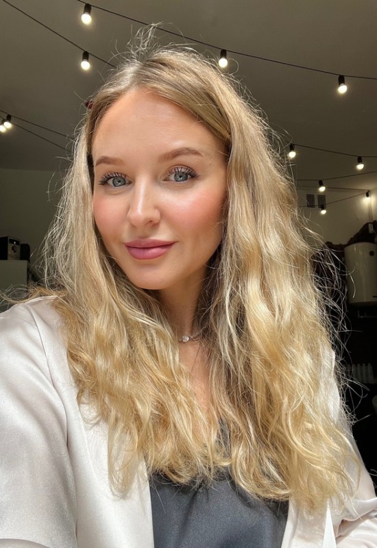 Elena • 40 • Russie