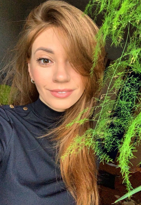 Anna • 37 • Франція