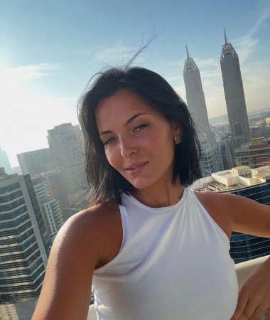 Larisa, 37
