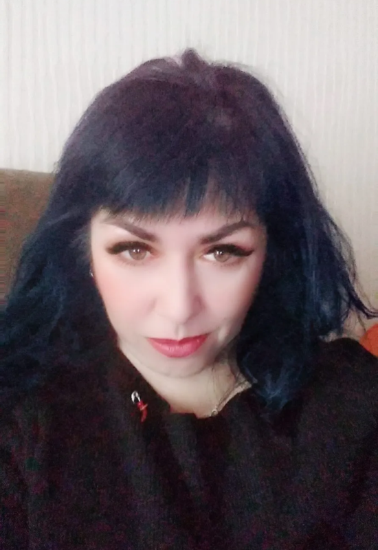 Nina • 48 • Russie