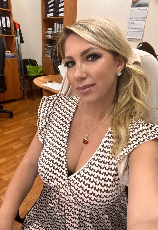 Elena • 35 • Russia