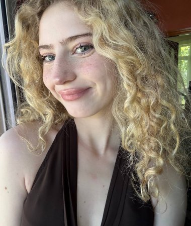 Yana, 26