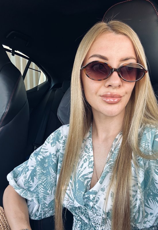 Margo • 32 • Russia