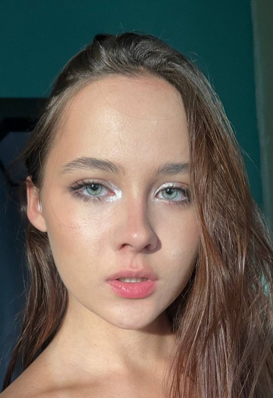 Yulia • 18 • Russia