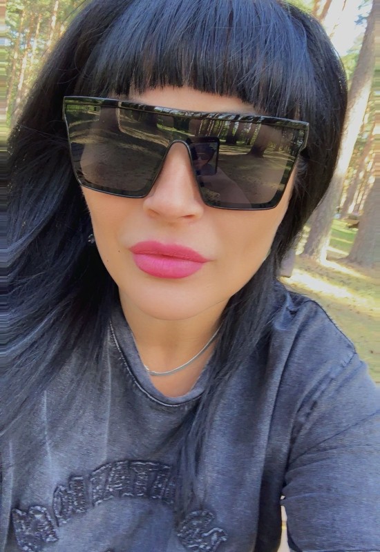 Marina • 48 • Russie