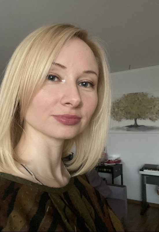 Maria • 38 • Russia