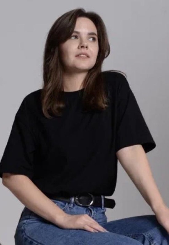 Elena • 34 • Russia