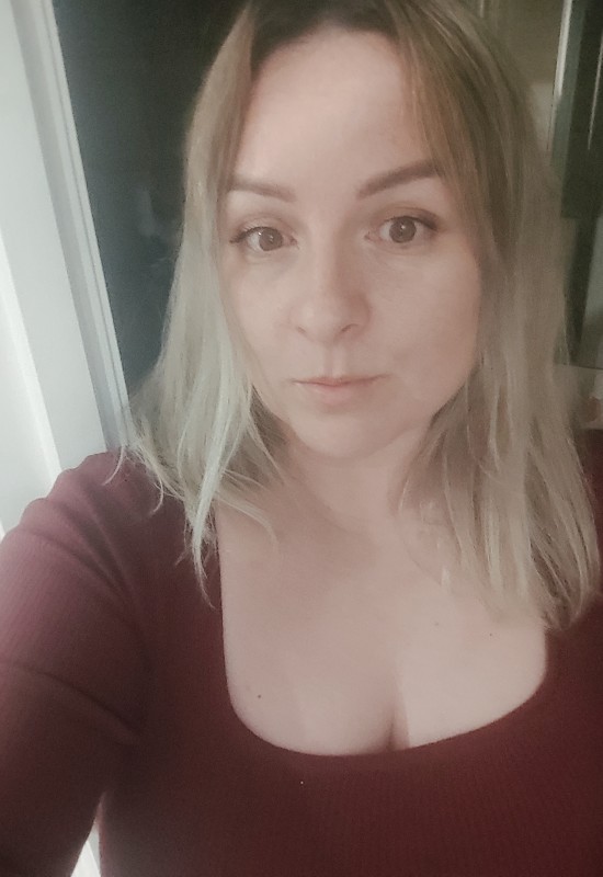 Julia • 38 • Pologne