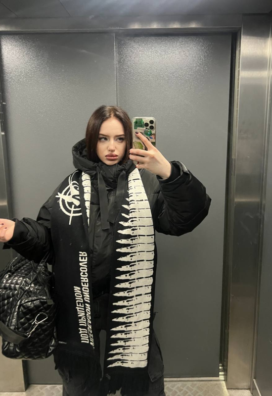 Polina • 24 • Russie