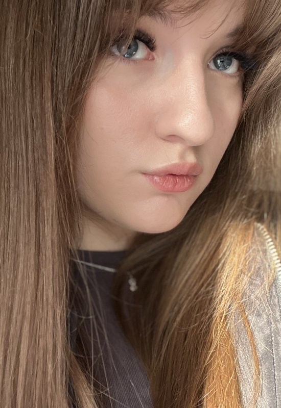 Julia • 18 • Russie