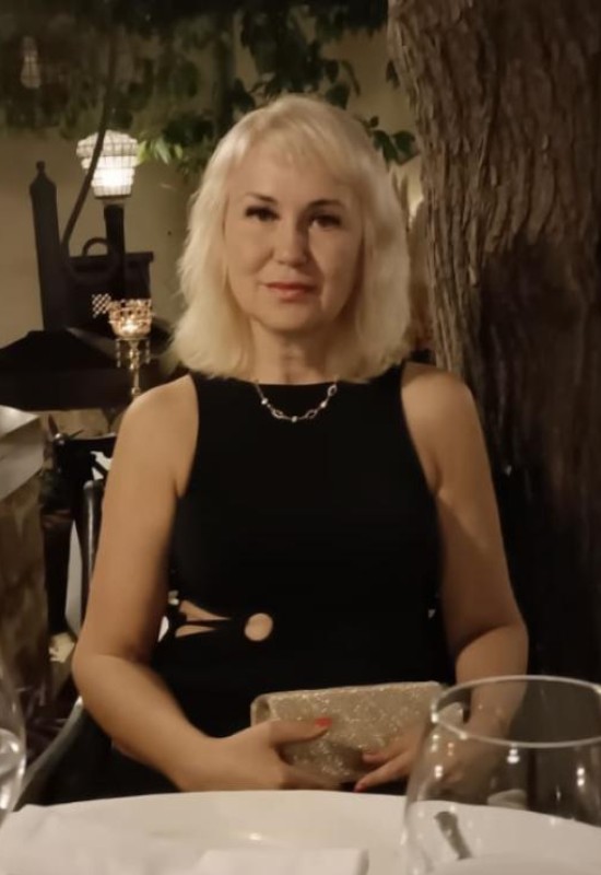 Olga • 51 • Russie