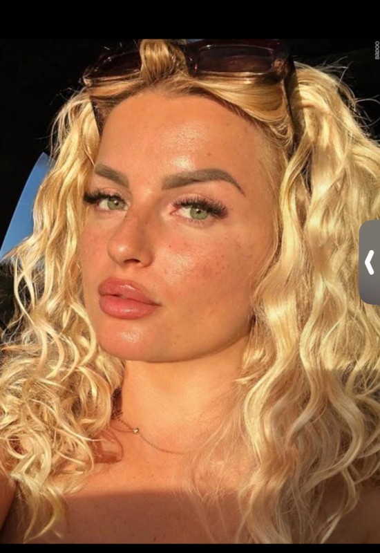 Olga  • 26 • Росія