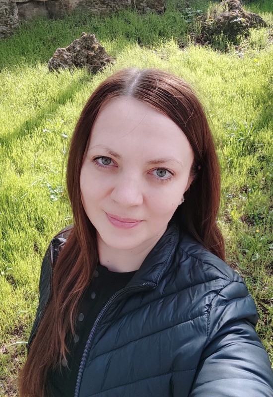 Olga • 42 • Russia