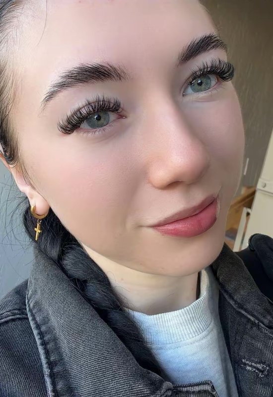 Vika • 18 • Ukraine