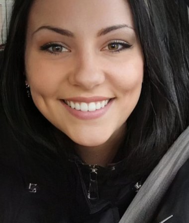 Alexandra, 29