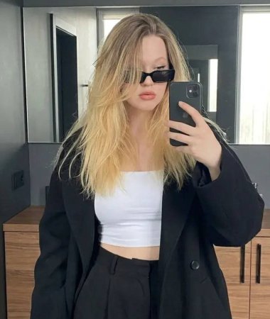 Vladilena, 23