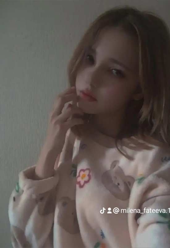 Milena • 26 • Russie