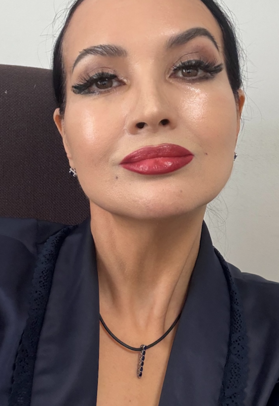 Elena  • 50 • Russie