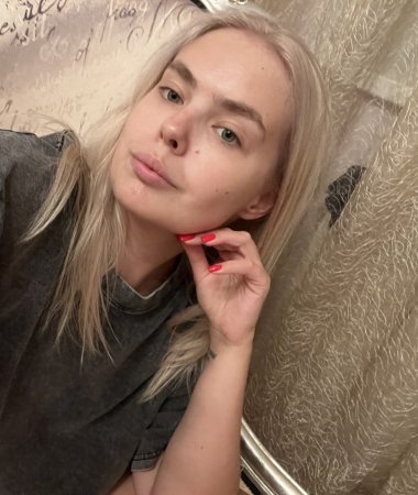 Anna, 25