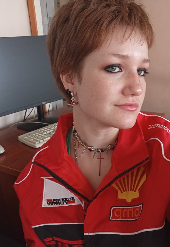 Erin  • 18 • Russia