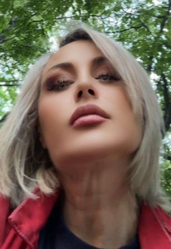 Lena • 46 • Russie