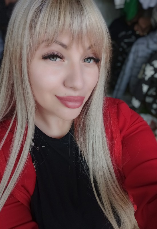 Lena • 39 • Ukraine