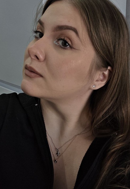 Violetta • 19 • Russia